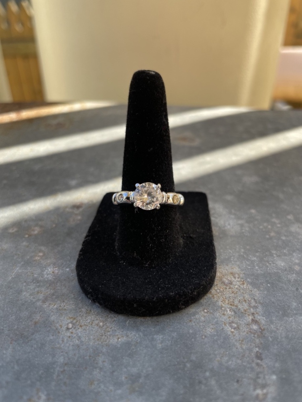 Silver tone costume faux diamond Ring Size 7 - Picture 2 of 5